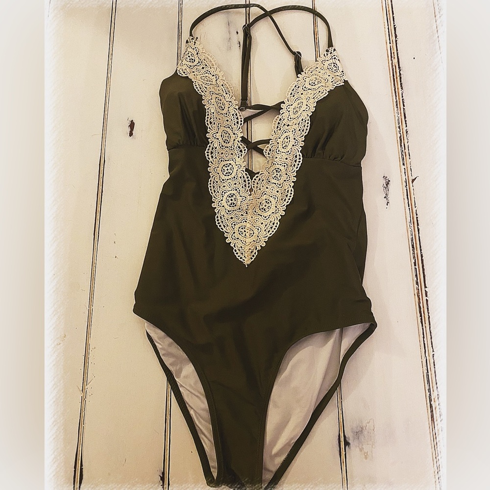 Cupshe Plunge Neck Lace Trim One Piece Swimsuit